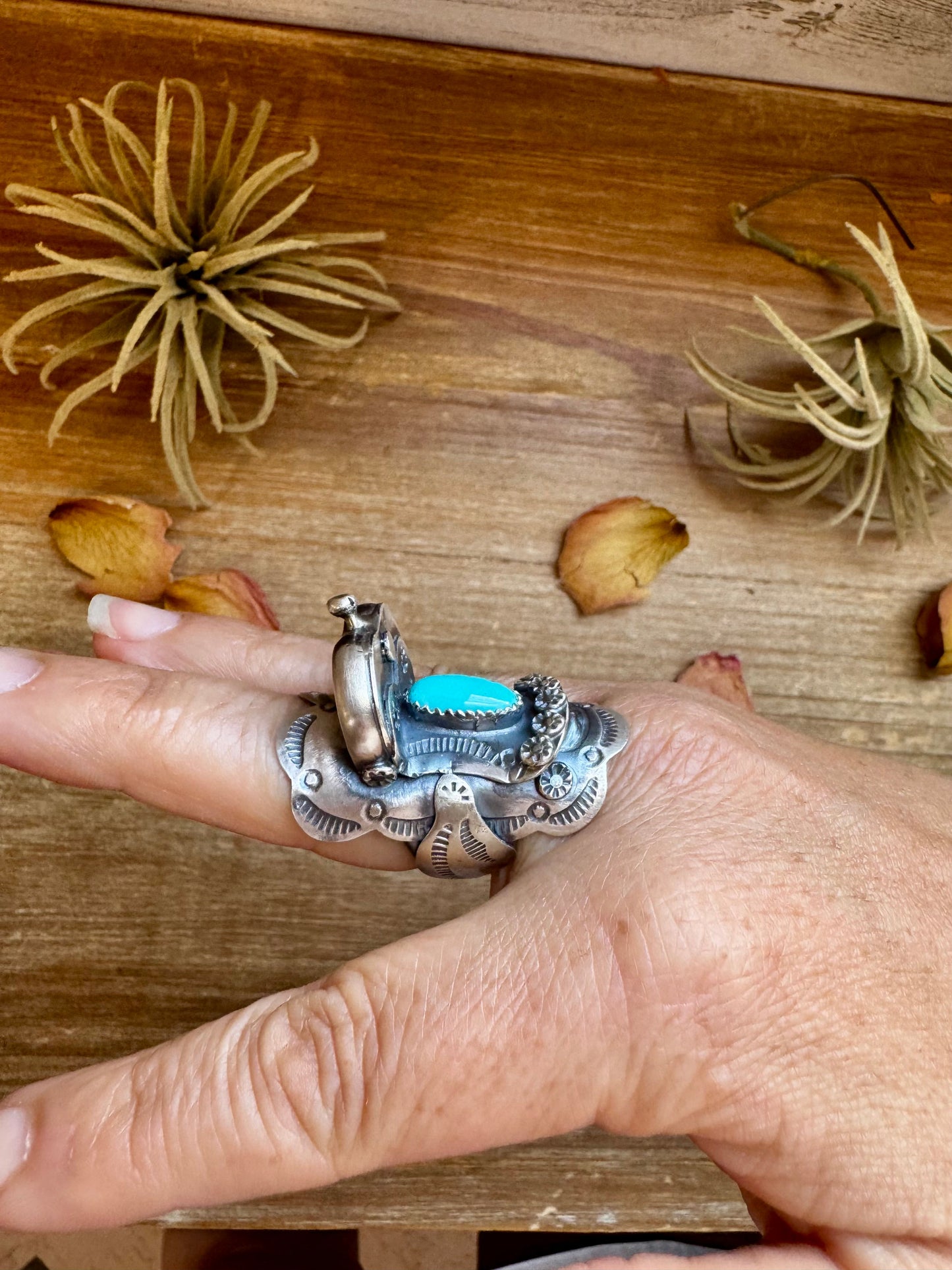 Saddle Shape Kingman Turquoise Ring – Size 8 – Native Made by T. Yazzie