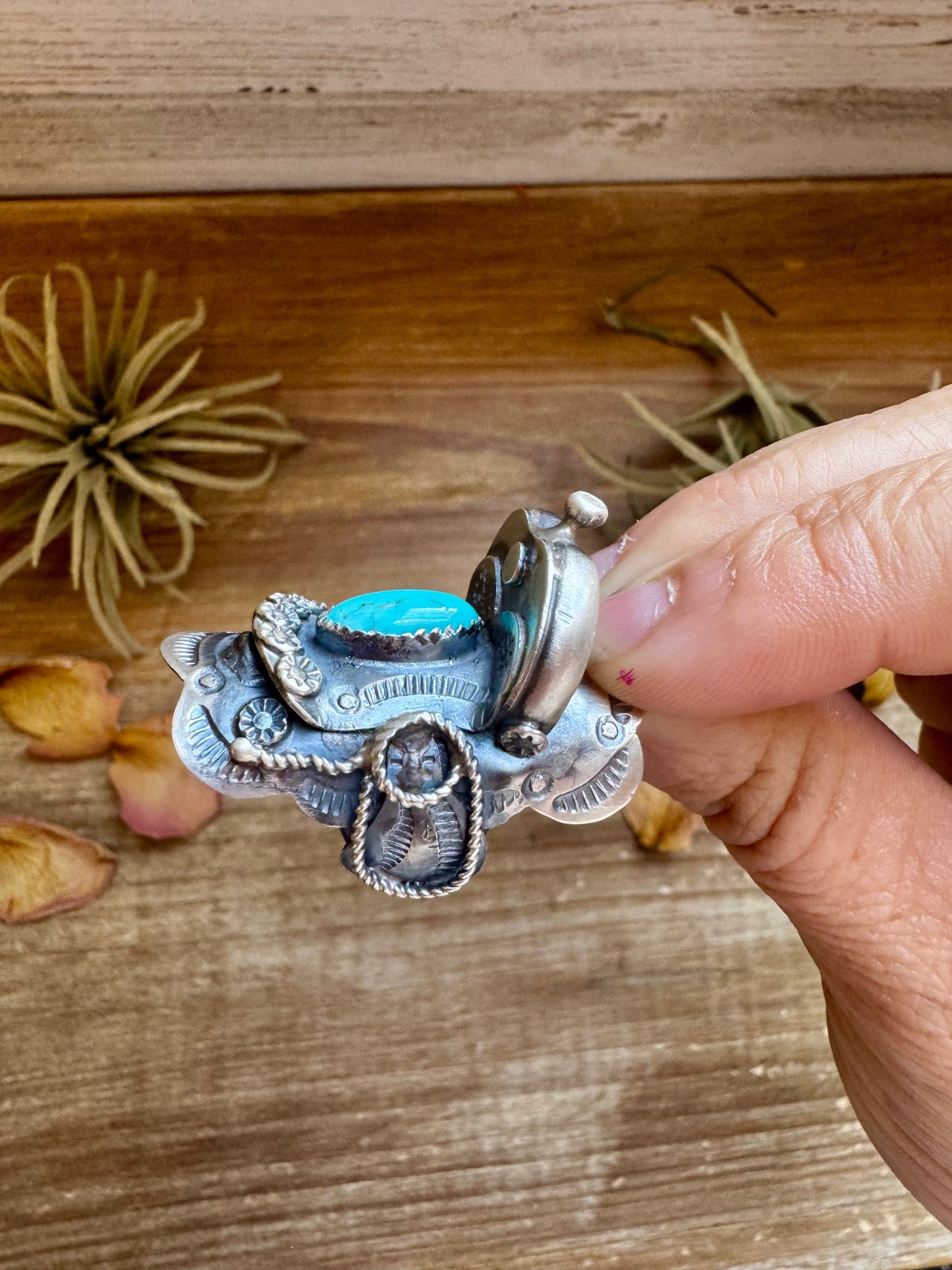 Saddle Shape Kingman Turquoise Ring – Size 8 – Native Made by T. Yazzie