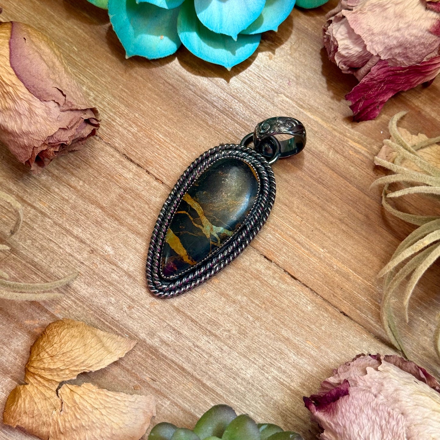 mj black jack pendant
