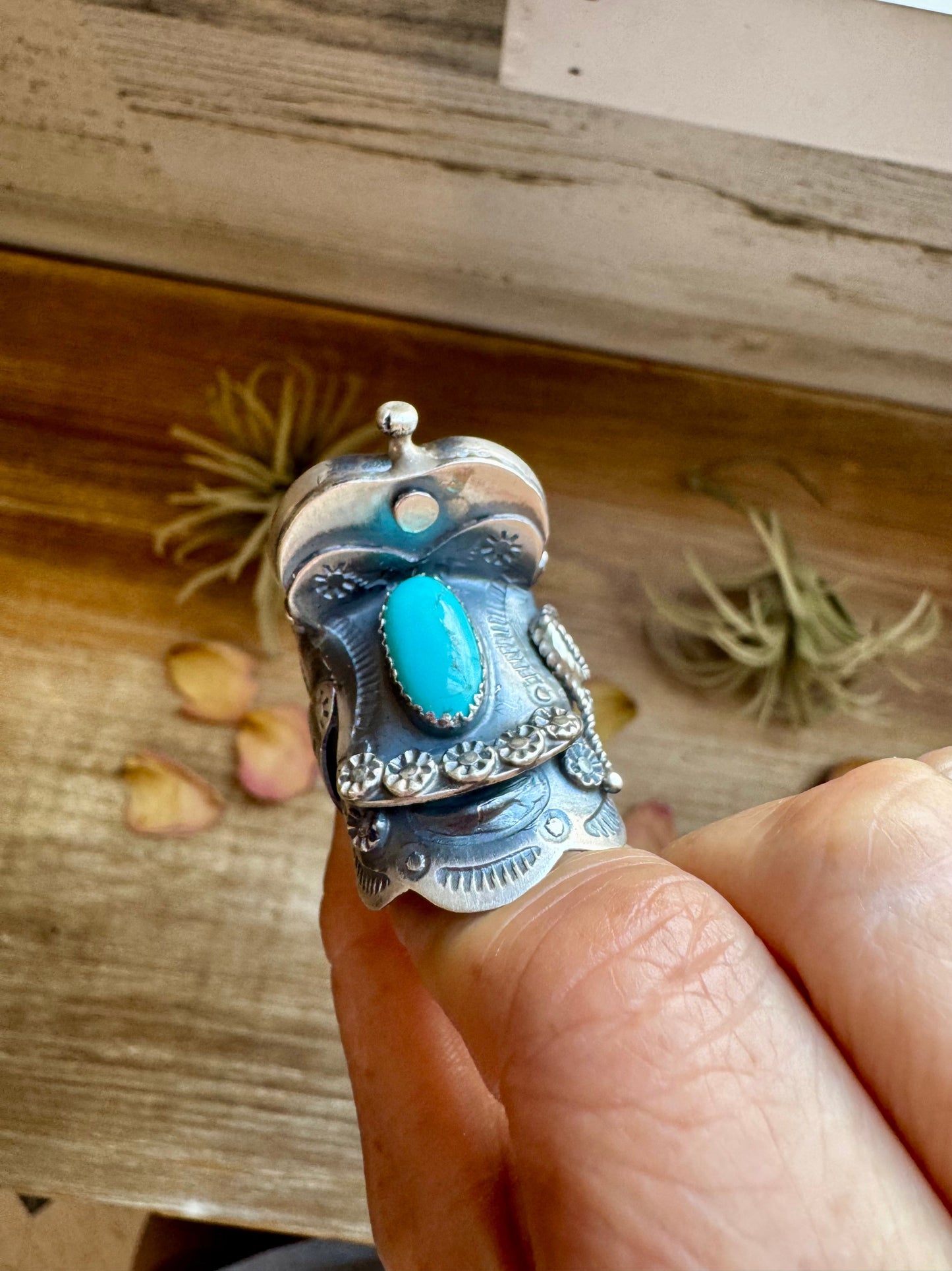 Saddle Shape Kingman Turquoise Ring – Size 8 – Native Made by T. Yazzie