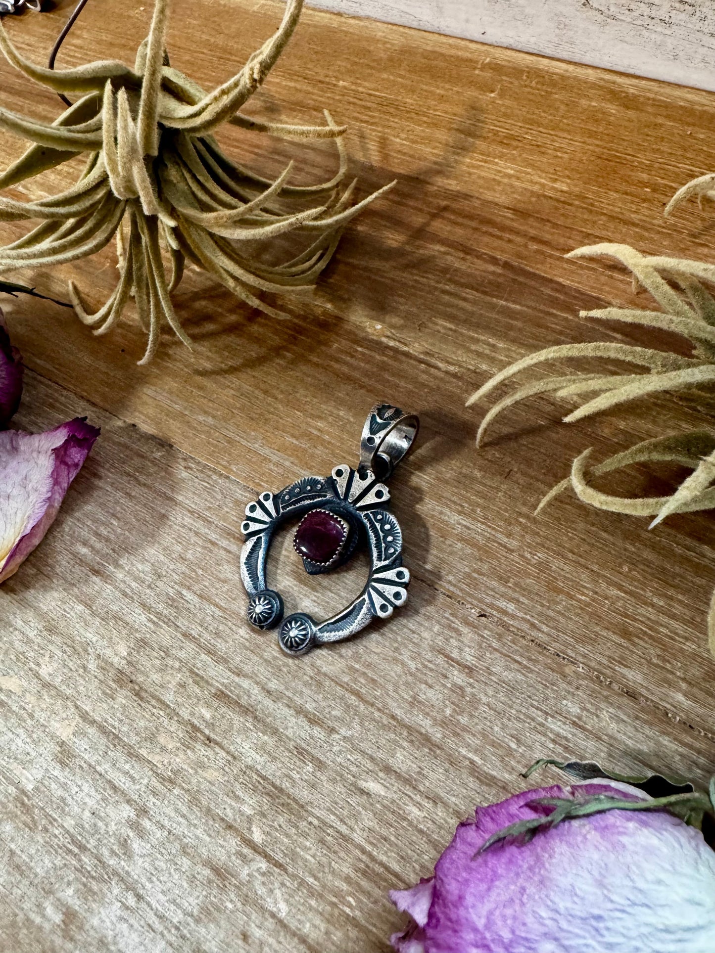 Naja Pendant with Purple Spiny Oyster – Sterling Silver – Native Made by KB