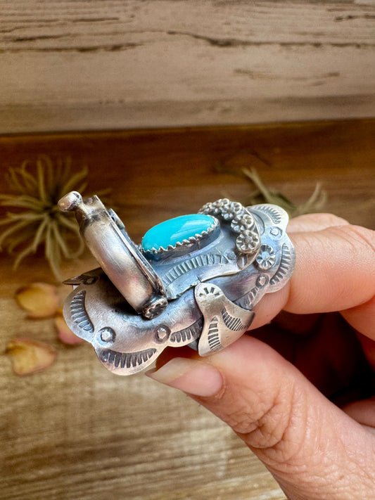 Saddle Shape Kingman Turquoise Ring – Size 8 – Native Made by T. Yazzie